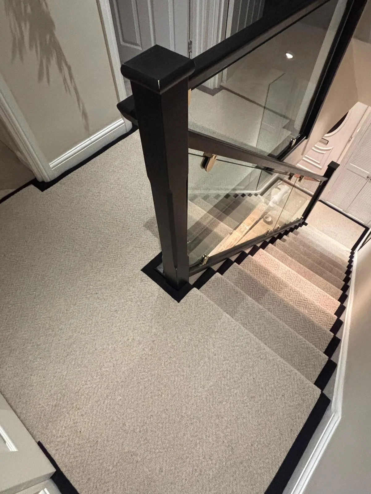 Bordered carpet around a turning staircase