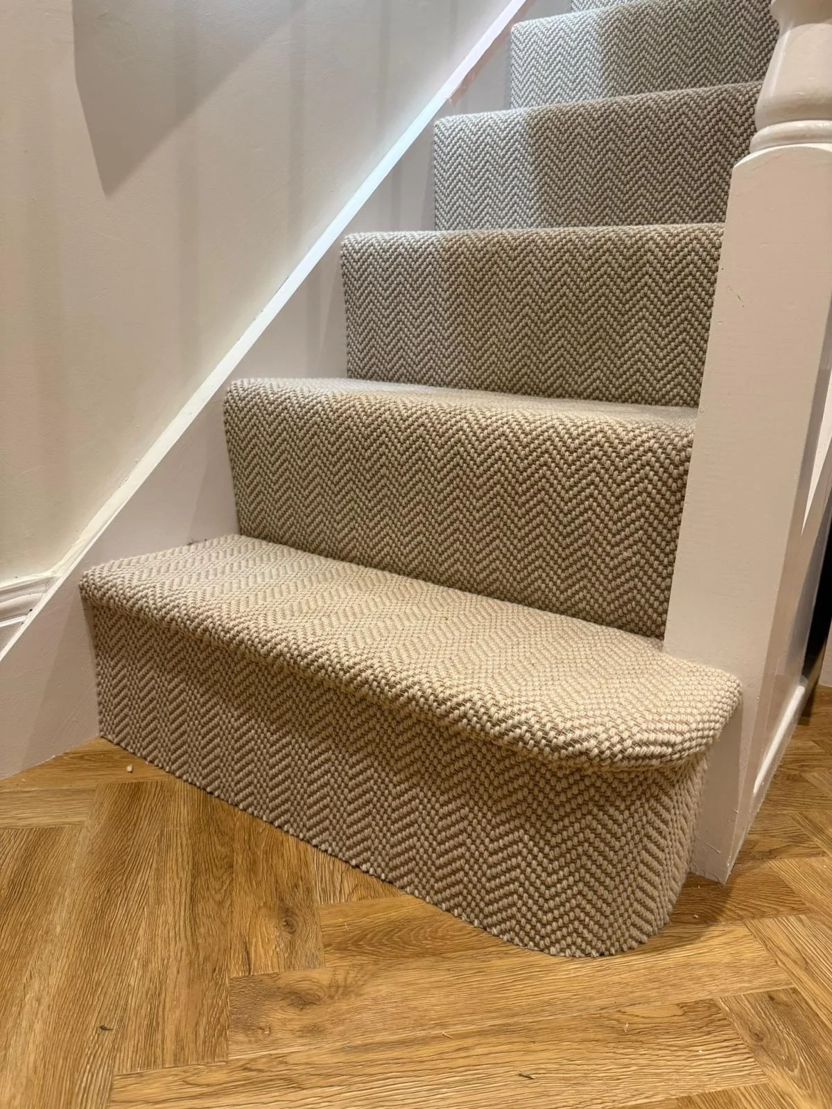 Textured carpet fitted to a rounded bottom step
